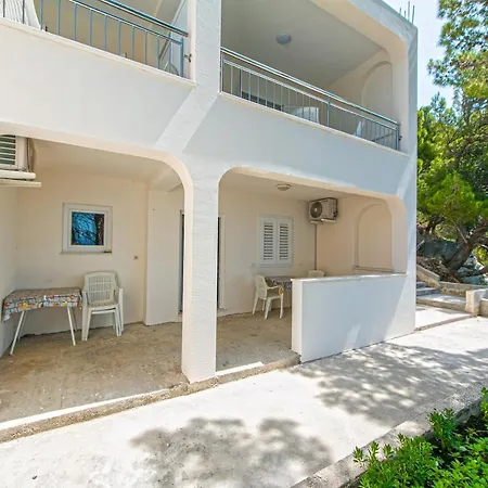 Guest house Jakirusa 3*