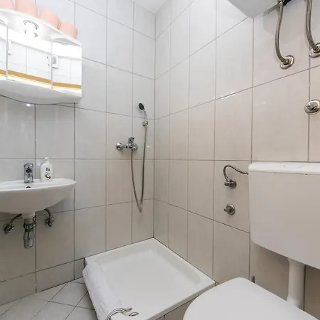 Guest house Jakirusa 3*