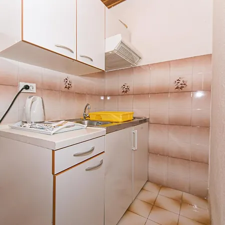 بيت ضيافة Jakirusa