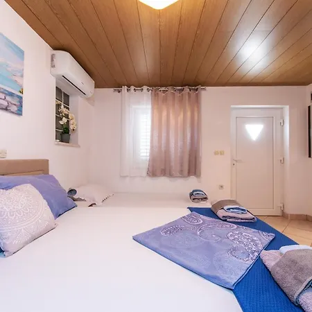 بيت ضيافة Jakirusa