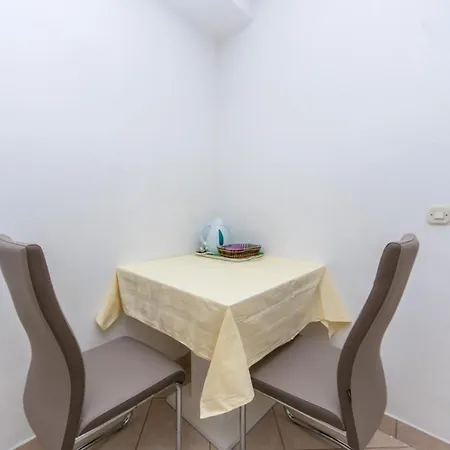 بيت ضيافة Jakirusa 3*